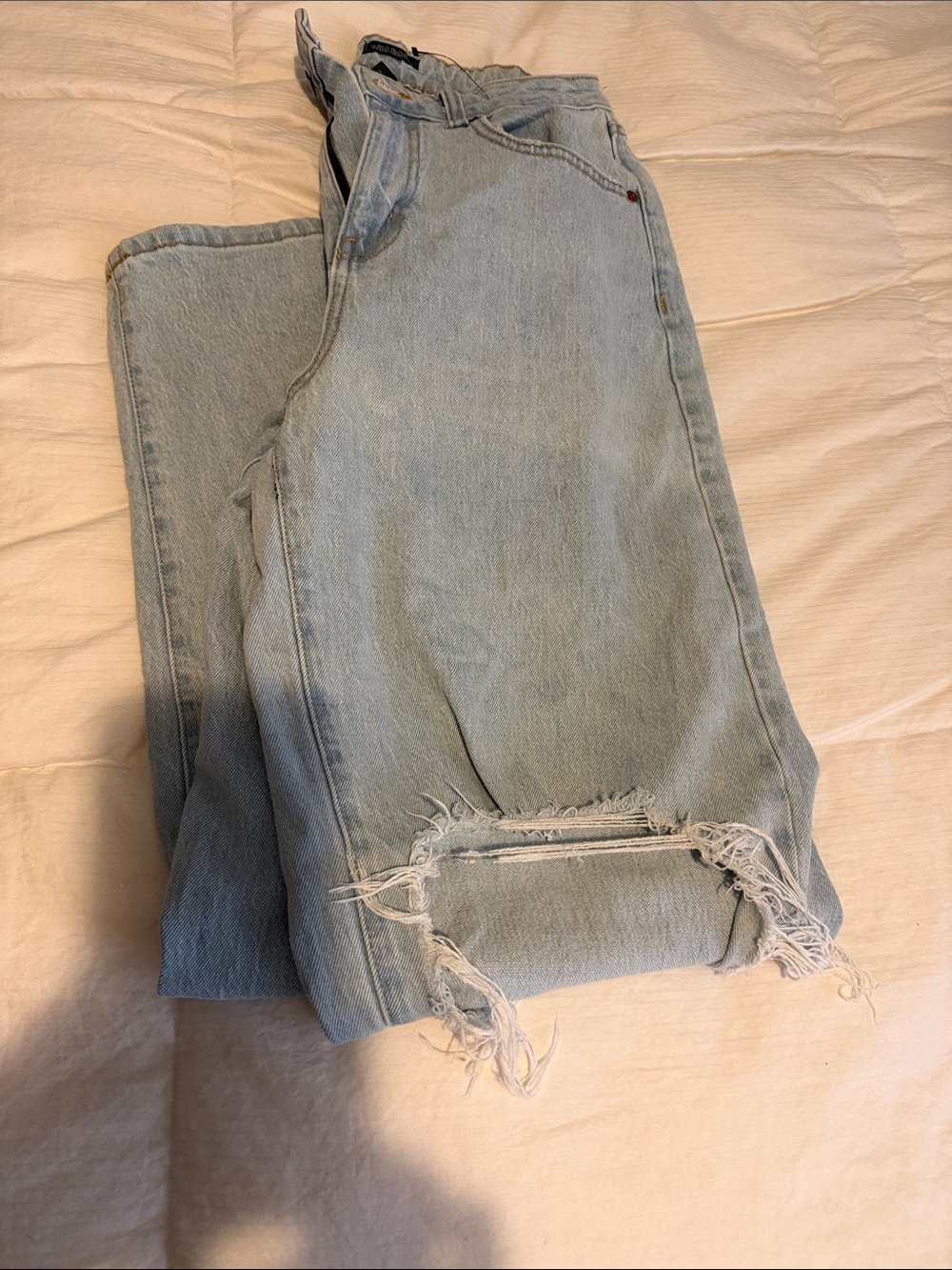 wild fable Light Wash Blue Boyfriend Jeans with Knee Distress